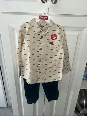 NWT- never worn or washed- Wrangler Beige Set with Multi-Colored Car Print- 24mo